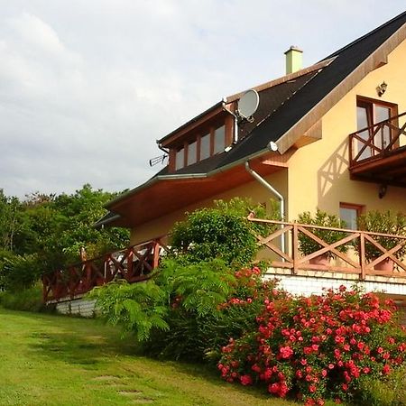 Hotel Kincses Vendeghaz Balatongyörök Exterior foto